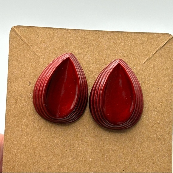 Vintage 80's Lipstick Cherry Red Lightweight Textured Teardrop 3D Stud Earrings - Picture 7 of 8